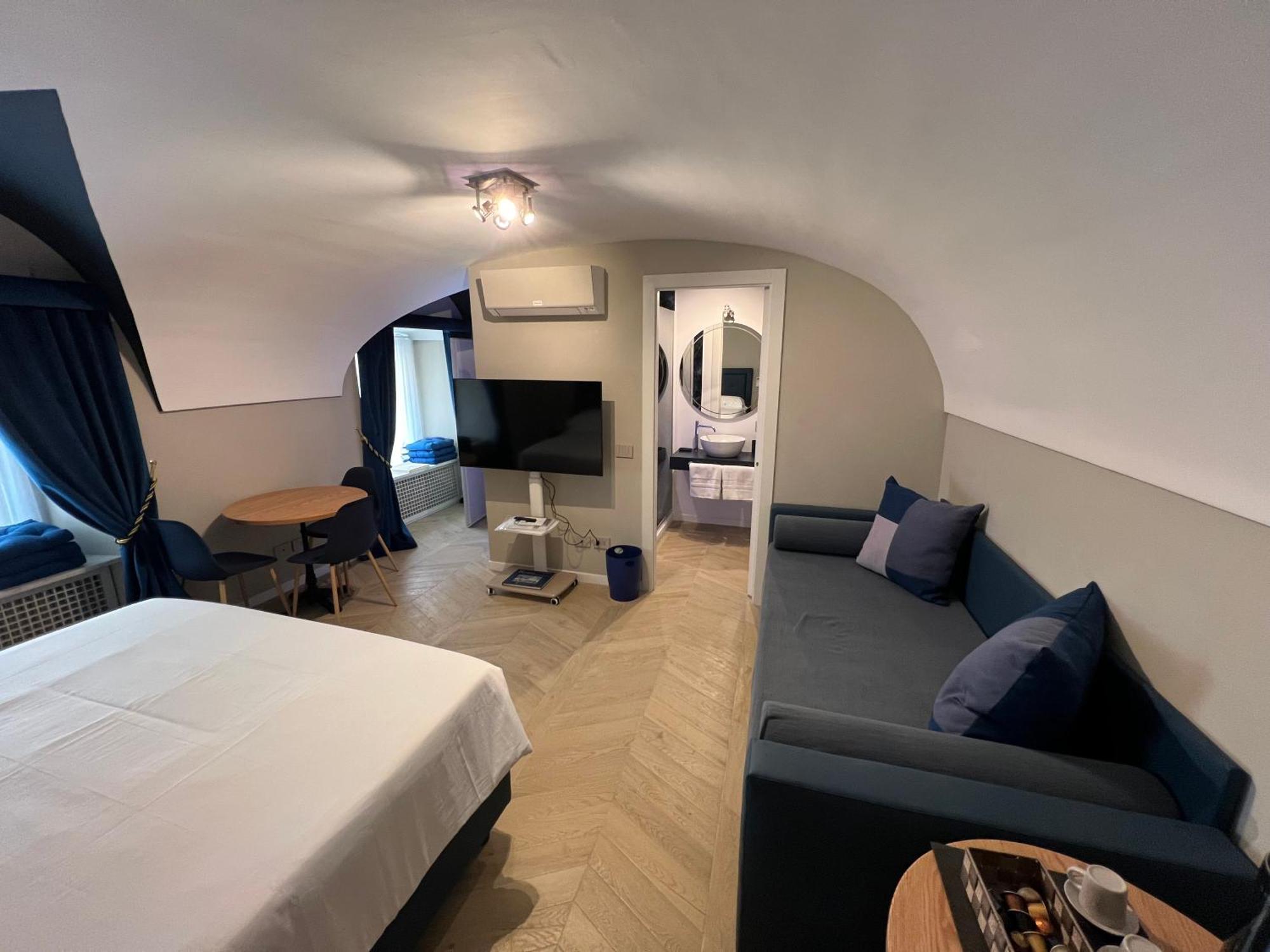 Rome Luxury Blue Suites- Love Exterior photo