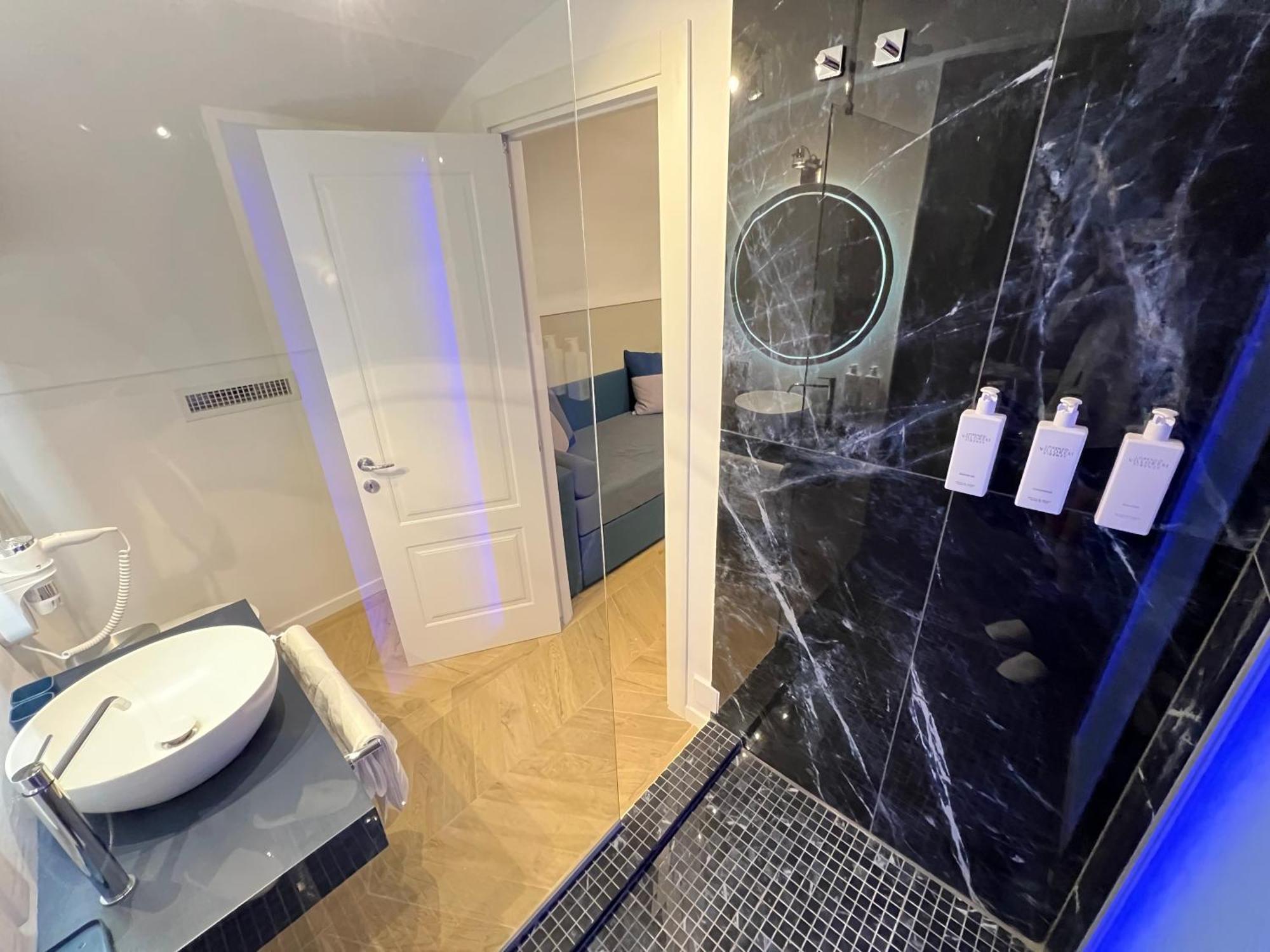 Rome Luxury Blue Suites- Love Exterior photo